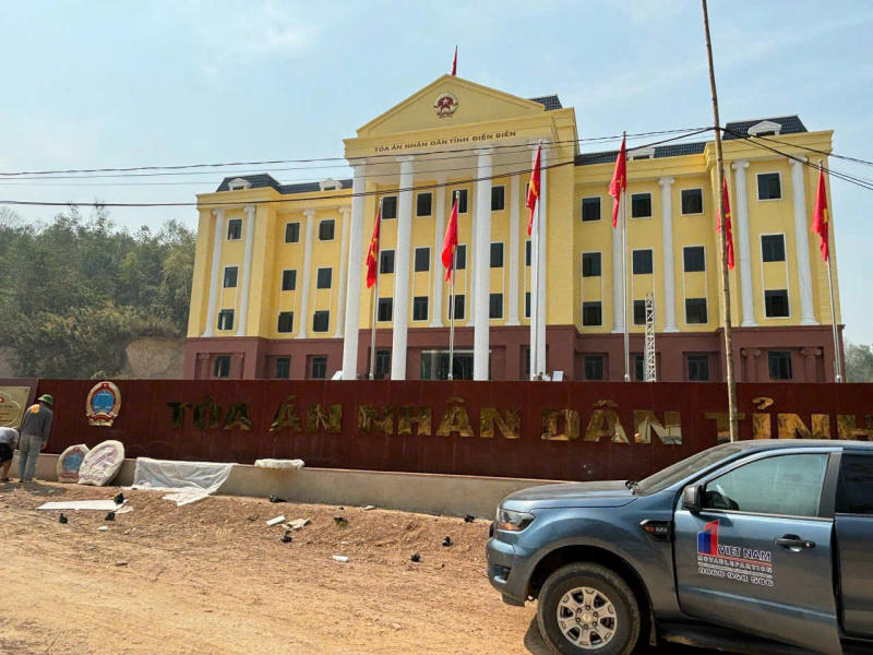 Thi công hệ thống vách tiêu âm tại trụ sở Tòa án Nhân dân tỉnh Điện Biên